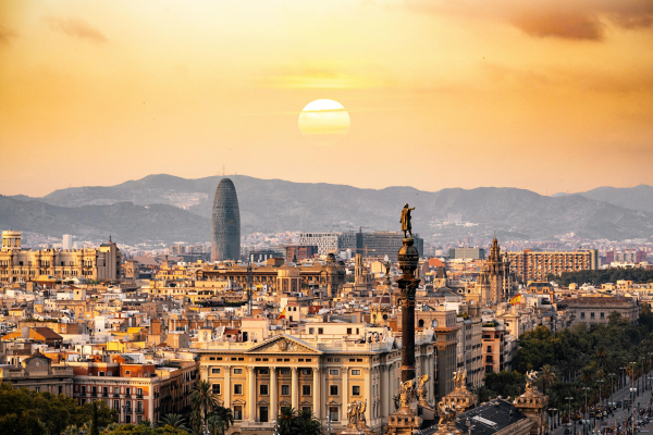 Η Βαρκελώνη αιφνιδιάζει: Καταργεί τις άδειες για Airbnb - Κανένα σπίτι με βραχυχρόνια μίσθωση
