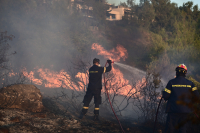 Φωτιά στην Αττική: Ριπές ανέμου έως 85 χλμ τις επόμενες ώρες