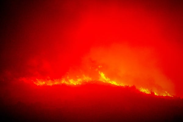 Τραγωδία στη φωτιά στο Ξυλόκαστρο με δύο νεκρούς - Εκτός ελέγχου το πύρινο μέτωπο και σήμερα