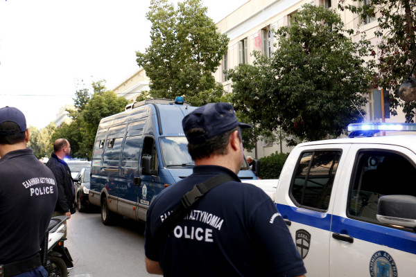 Χειροπέδες σε ληστή που ρήμαζε σπίτια και ΙΧ από το 2014- Λεία 130.000 ευρώ