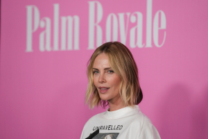 Συγκλονίζει η Σαρλίζ Θερόν: Περιγράφει τη νύχτα που η μητέρα της σκότωσε τον κακοποιητή πατέρα της