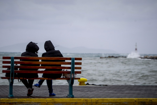 Καιρός: Ο χειμώνας καλά κρατεί - Συννεφιά, βροχές και τοπικές καταιγίδες