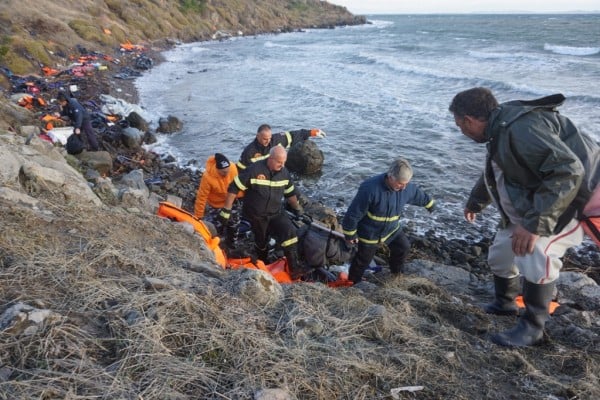 Συγκλονιστική μαρτυρία ψαρά στο Αγαθονήσι: &quot;Έγκυος επέπλεε νεκρή, δίπλα της ένα παιδί&quot;