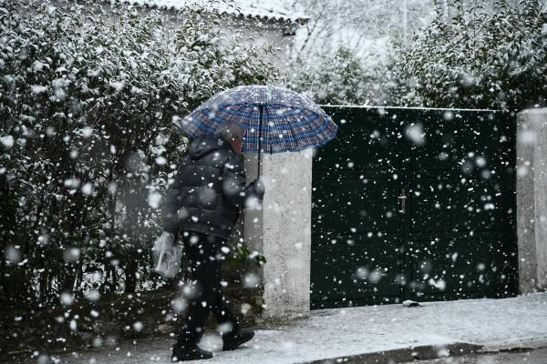 Καιρός: Από άνοιξη... χειμώνας! Ραγδαία επιδείνωση με χιόνια ακόμη και στην Αττική