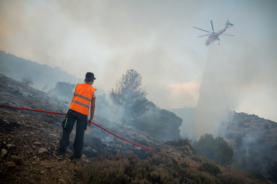 Φωτιά στον Βόλο: Μεγάλη κινητοποίηση στις Αλυκές