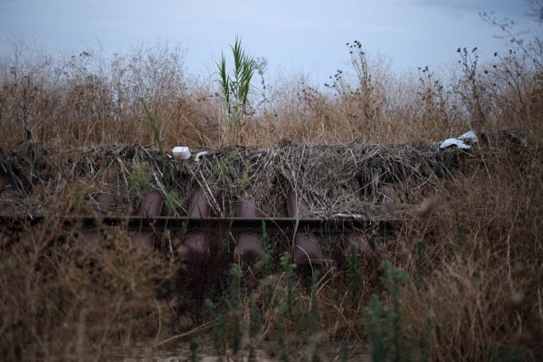 Εικόνες πλήρους εγκατάλειψης στη σιδηροδρομική γραμμή Βόλου - Λάρισας