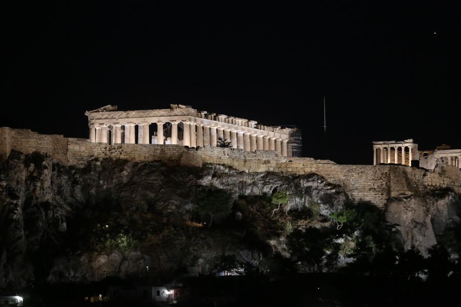 Συσκότιση μνημείων και μείωση στο δημόσιο φωτισμό - Τα μέτρα που εξετάζονται για εξοικονόμηση ενέργειας