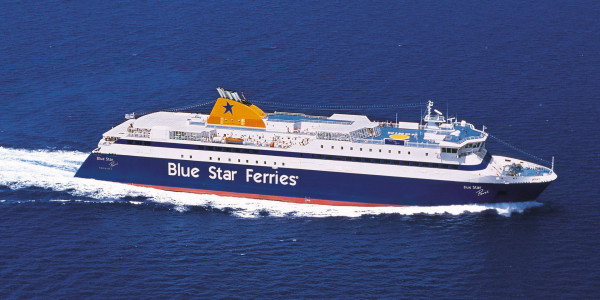 Μηχανική βλάβη στο Blue Star Paros - Παραμένει στη Σύρο