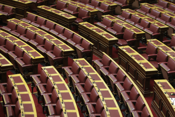 Θα απέχουν οι «13» από την ψηφοφορία