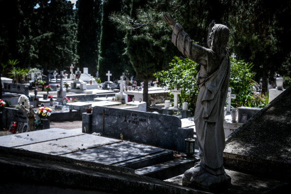 Οι αρνητές άνοιξαν... φάμπρικα με τις εκταφές - Τι προσπαθούν να αποδείξουν (βίντεο)