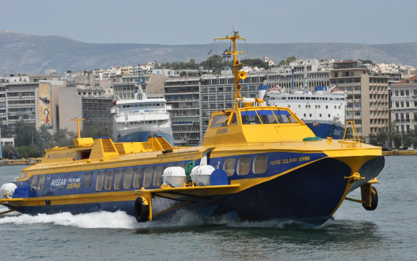 Έκτακτο: Μηχανική βλάβη σε flying dolphin