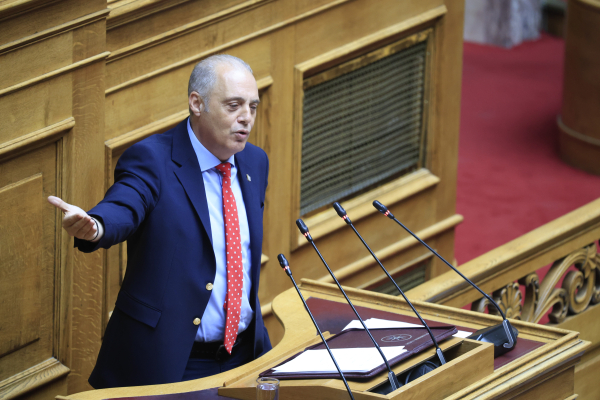 Ξέρει κάτι ο Βελόπουλος;