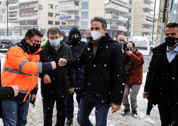 Μητσοτάκης για χιονιά: «Να αποφεύγονται οι περιττές μετακινήσεις, θα αναπληρώσουμε τα χαμένα ραντεβού για τα εμβόλια»