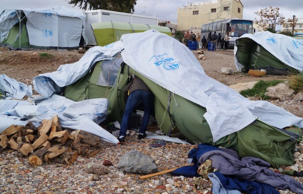 Ένταση στην Χίο για τη μεταφορά οικίσκων στον καταυλισμό της ΒΙΑΛ