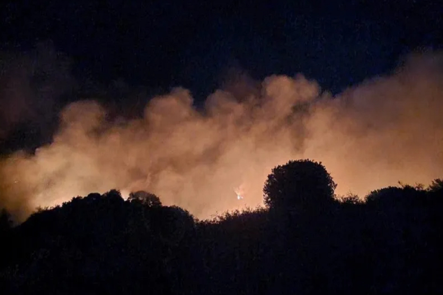 Ολονύχτια μάχη με τις φλόγες στην Πάφο - Κάηκαν σπίτια, κινδύνευσαν άνθρωποι