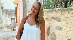 Σύρος: «Ένα τσίμπημα από τσιμπούρι άλλαξε τη ζωή μου» - Η 51χρονη που έπεσε σε κώμα μετά τις διακοπές