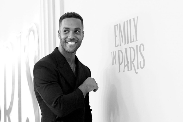 Emily in Paris: Πρωταγωνιστής αποκαλύπτει πώς του άλλαξε τη ζωή ο Ντέιβιντ Μπέκαμ