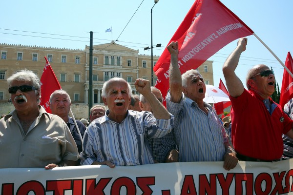 Σοκ από τις πρώτες νέες συντάξεις - Έως 30% το «ψαλίδι»