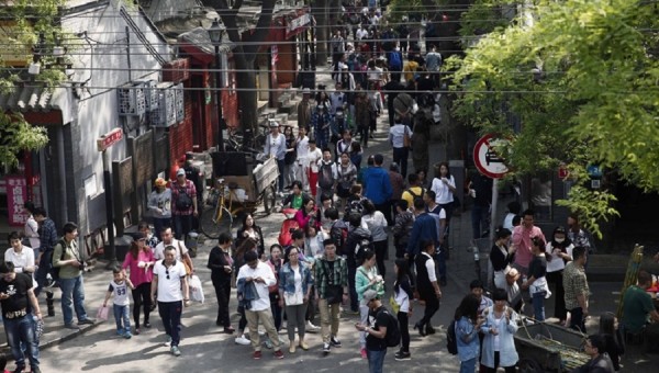 Σε «κοινωνία υπέργηρων» θα μετατραπεί η Κίνα μέχρι το 2035