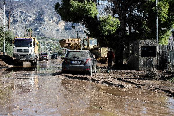 Εικόνες βιβλικής καταστροφής στην Κινέτα, κινδύνεψαν ανθρώπινες ζωές, μεγάλες καταστροφές (pics &amp; vid)