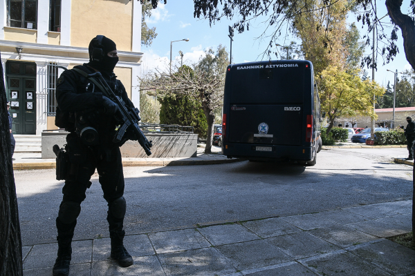 Στον εισαγγελέα ο τζιχαντιστής του ISIS: Εξυμνούσε το Ισλαμικό κράτος κρατώντας καλάσνικοφ
