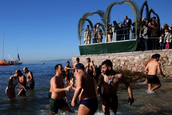 Με λαμπρότητα γιορτάστηκαν τα Θεοφάνεια σε Γιάννενα, Πάτρα, Κοζάνη και Χανιά