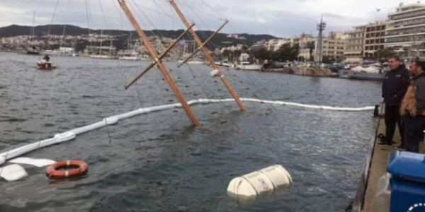 Καβάλα: Βούλιαξε ιστιοφόρο μέσα στο λιμάνι (pics)