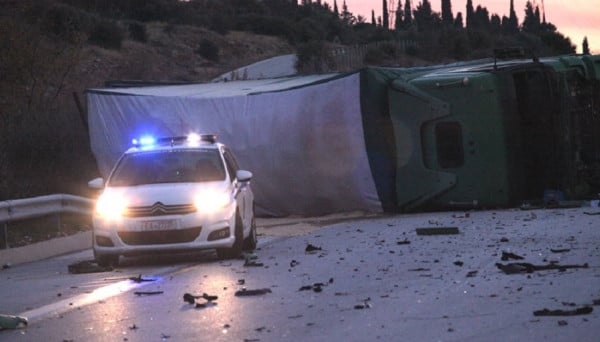 Τραγωδία στην άσφαλτο! Τρεις νεκροί και τρεις τραυματίες στην Εγνατία - Σκληρές εικόνες (pics)