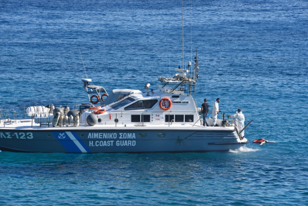 Βίντεο από τη διάσωση οκτώ μεταναστών στη Μυτιλήνη από λιμενικούς