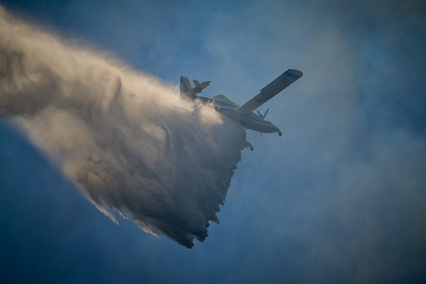 Μεγάλη φωτιά στη Νιγρίτα Σερρών - Ελικόπτερα και αεροσκάφη στη «μάχη»