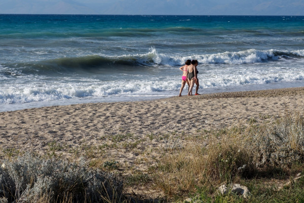 Καιρός: Δεν λέει να φύγει το καλοκαίρι - Αγγίζει τους 30 βαθμούς η θερμοκρασία και σήμερα