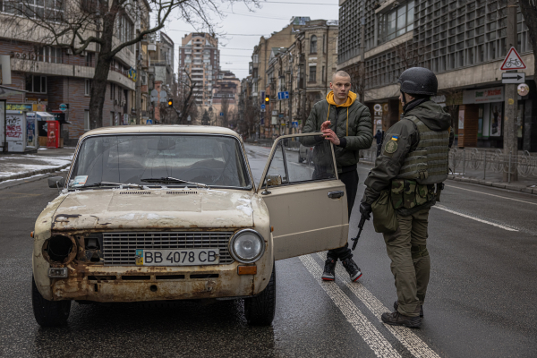 Ουκρανία: Σχεδόν 100 άμαχοι παραμένουν στη χαλυβουργία Αζοφστάλ της Μαριούπολης