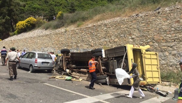 Δεκαεπτά νεκροί από εκτροπή τουριστικού λεωφορείου στην Τουρκία