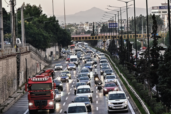 Στο «κόκκινο» οι δρόμοι ύστερα από καραμπόλα 5 αυτοκινήτων στον Κηφισό