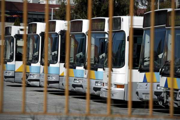 Παροπλισμένα τα μισά λεωφορεία του ΟΑΣΑ