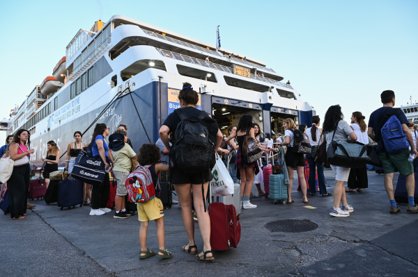 Η ακρίβεια φέρνει νέα... ήθη διακοπών: Οι 4 επιλογές για να μην μείνεις... ταπί