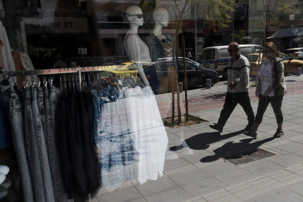 Ρούχα, παπούτσια, τσάντες: Τι πρέπει να κάνουμε επιστρέφοντας στο σπίτι - Πώς τα απολυμαίνουμε