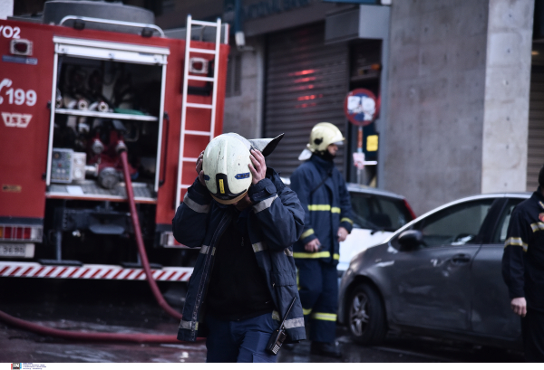 Φωτιά σε εργοστάσιο στον Ταύρο, διακοπή κυκλοφορίας - Αποπνικτική ατμόσφαιρα