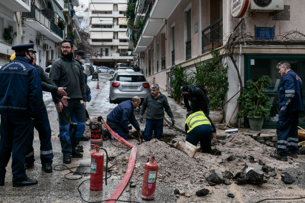 Λήξη συναγερμού στο Παγκράτι μετά τη διαρροή αερίου: Επέστρεψαν στα σπίτια τους οι κάτοικοι