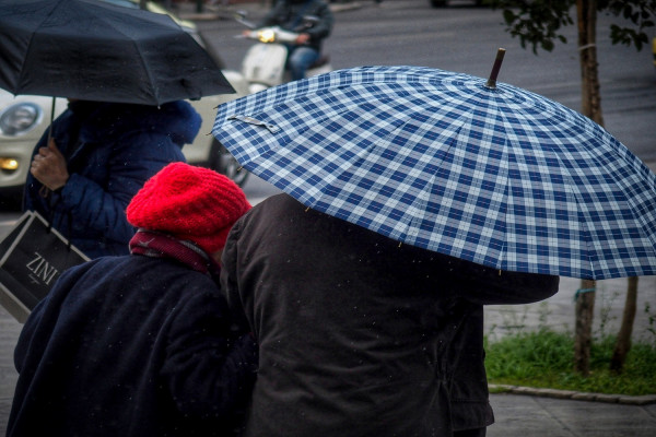 Ο καιρός αλλάζει με ισχυρές βροχές και καταιγίδες - Πού θα χτυπήσει η κακοκαιρία