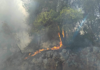 Μαίνεται η μεγάλη φωτιά στο Σοφικό - Τραυματίστηκαν τρεις πυροσβέστες