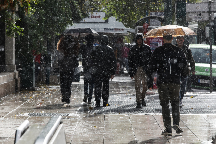 Στην «κατάψυξη» και πάλι η χώρα: Νέο κύμα κακοκαιρίας με χαμηλές θερμοκρασίες και τσουχτερό κρύο