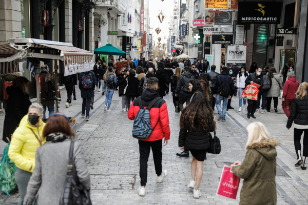 Εμπορικός Σύλλογος Αθηνών: O ισχυρότερος κλάδος της οικονομίας «βάζει πλάτη» στα δύσκολα