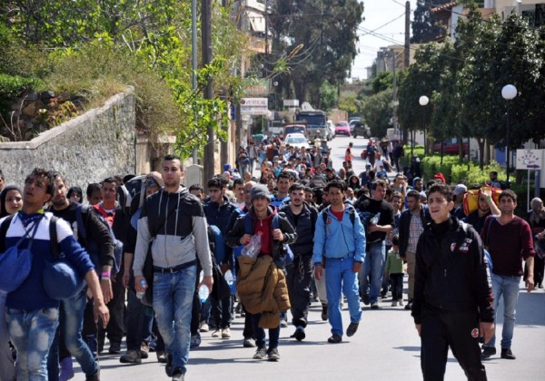 Πρόσφυγες απεργοί πείνας κατασκήνωσαν στην πλ. Συντάγματος