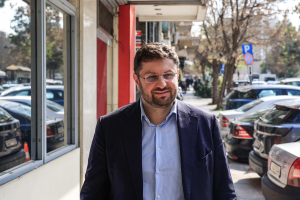 Ζαχαριάδης: Οι γαλάζιες ακρίδες έχουν θησαυρίσει ενώ η κοινωνία βρίσκεται στον πάτο της Ευρώπης