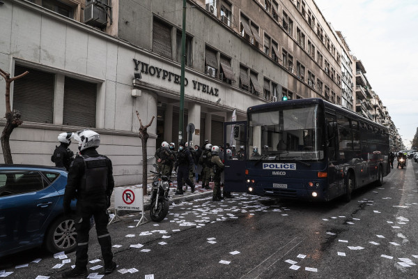 Τουλάχιστον 65 προσαγωγές για την εισβολή στο υπουργείο Υγείας υπέρ Κουφοντίνα