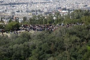 Γαλάτσι: Άνδρας έπεσε από ύψος 7 μέτρων στην προσπάθειά του να πετάξει χαρταετό στο Άλσος Βεΐκου