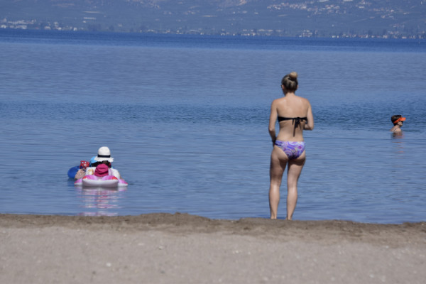 Καιρός meteo: Οι περιοχές που θα χτυπήσει ο καύσωνας τις επόμενες ημέρες, έως και 38 βαθμούς