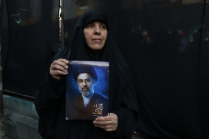 Ιρανός πρεσβευτής: Ο Μοτζταμπά Χαμενεΐ τραυματίστηκε στην επίθεση που σκότωσε τον πατέρα του