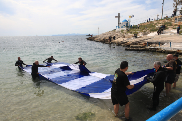 Καιρός σήμερα: Αλλού με ήλιο και αλλού με... βροχή οι παρελάσεις της 25ης Μαρτίου